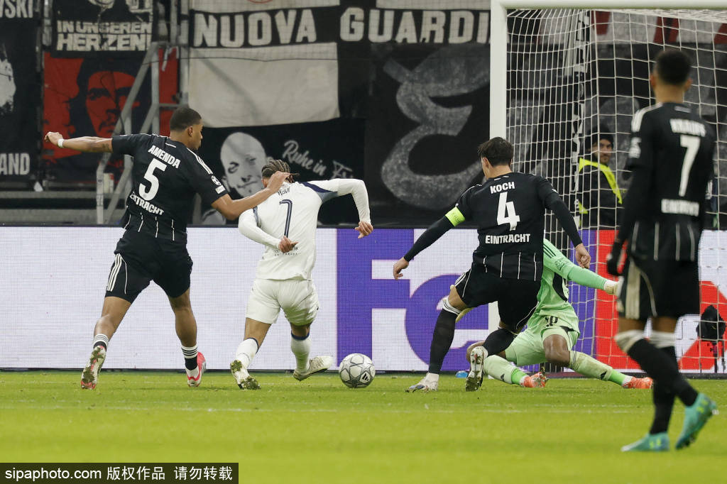 欧冠联赛阶段第8轮：热刺2-0法兰克福 穆阿尼、索兰克建功